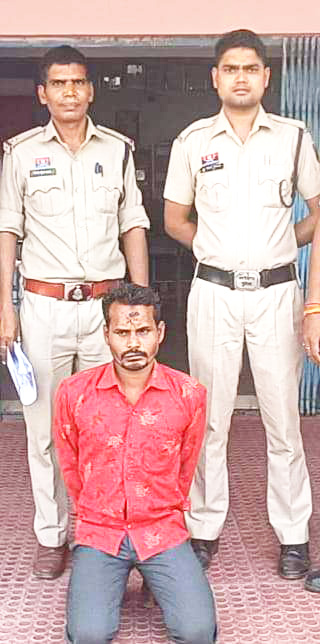 पत्नी की हत्या कर फरार पति गिरफ्तार 