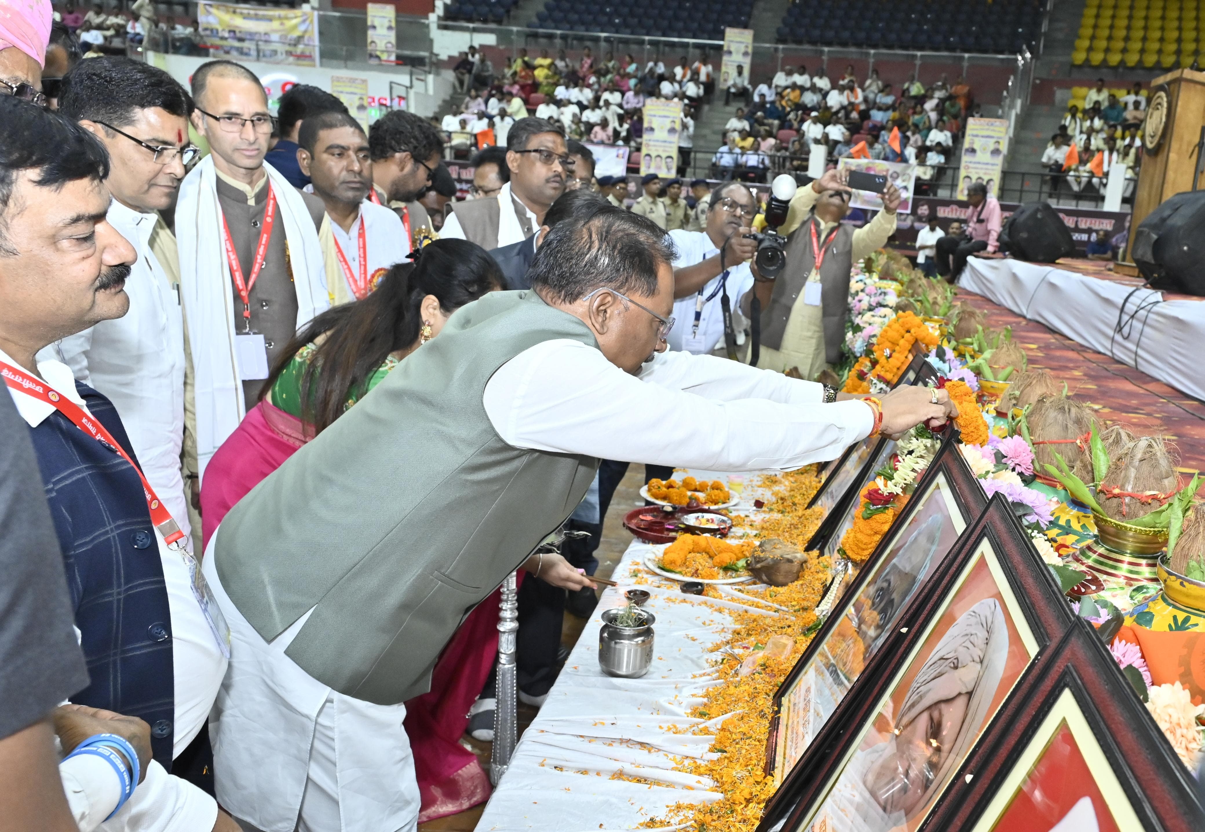 सीएम साय मनवा कुर्मी क्षत्रिय समाज के महाअधिवेशन में हुए शामिल सीएम साय मनवा कुर्मी क्षत्रिय समाज के महाअधिवेशन में हुए शामिल
