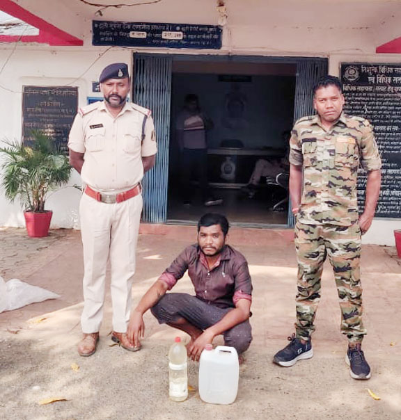 दो प्रकरण में 22 लीटर महुआ शराब जब्त दो प्रकरण में 22 लीटर महुआ शराब जब्त