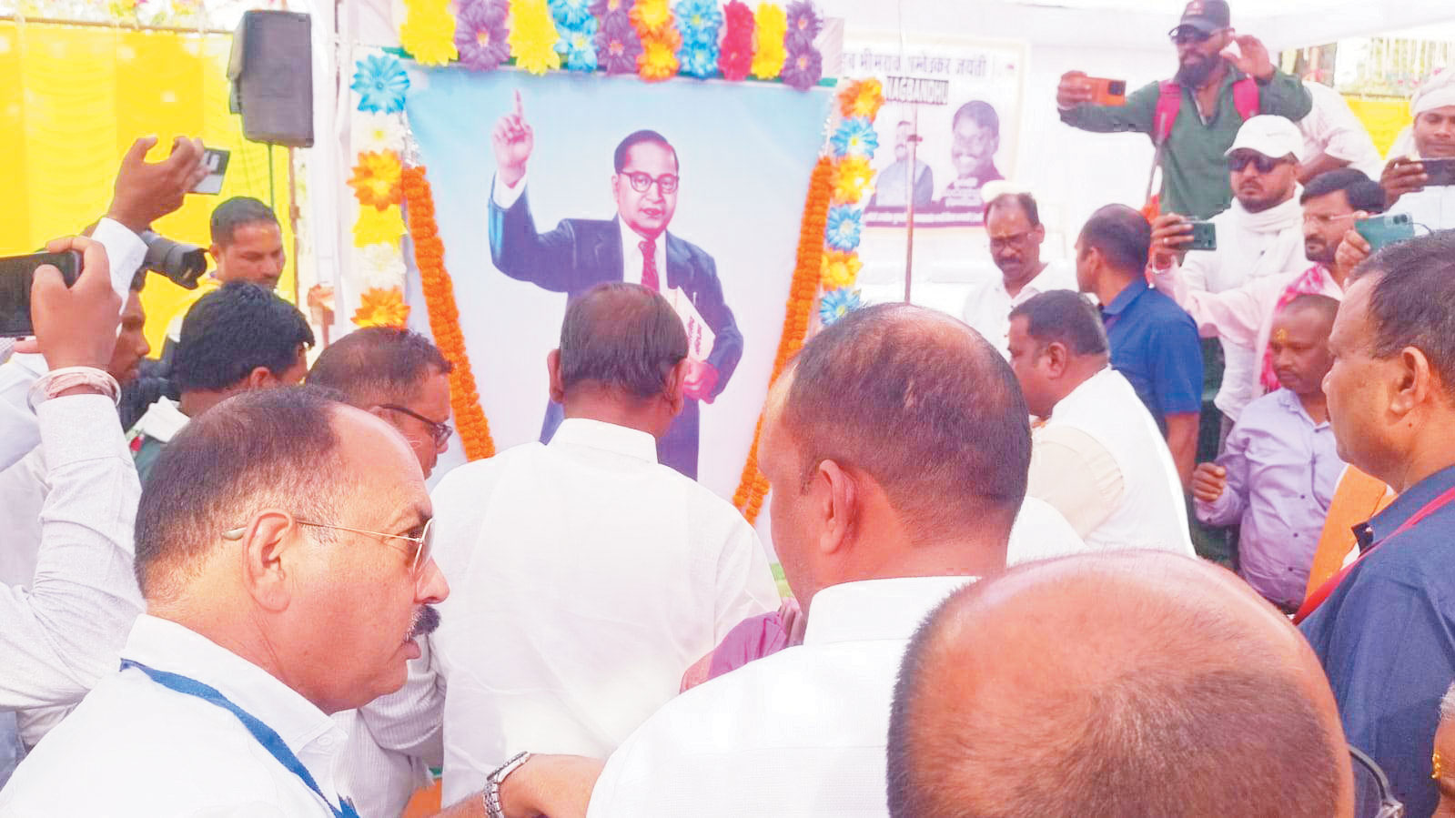 समाज के अंतिम पंक्ति के व्यक्ति के उत्थान के लिए बाबा साहेब का योगदान अविस्मरणीय-अर्जुन मुंडा समाज के अंतिम पंक्ति के व्यक्ति के उत्थान के लिए बाबा साहेब का योगदान अविस्मरणीय-अर्जुन मुंडा