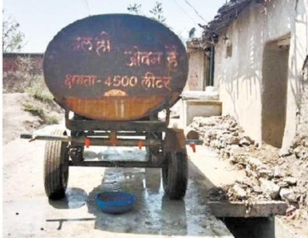 मारो में पानी टैंकर मांगने पर चालक के नहीं होने की दी जाती है दुहाई