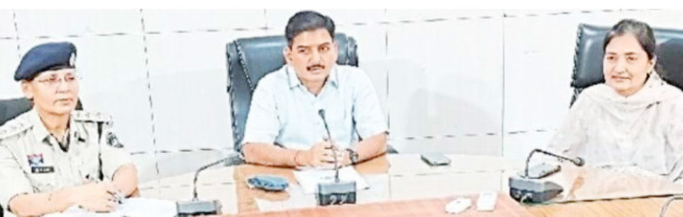 कंट्रोल रूम में जनता की शिकायतों को ध्यान से सुनें,थाने को दें सूचना -एसपी