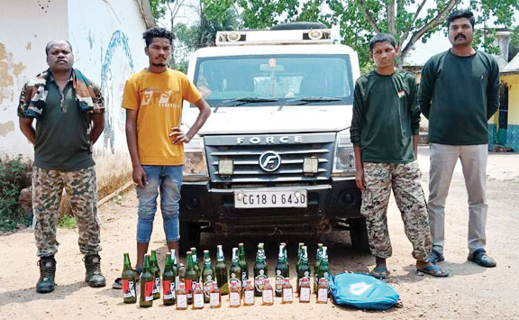 अवैध शराब समेत वाहन जब्त अवैध शराब समेत वाहन जब्त