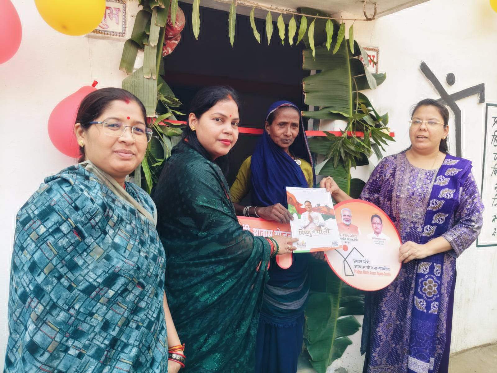 जिपं अध्यक्ष ने शुक्लाभाठा  में आवास सर्वेक्षण किया