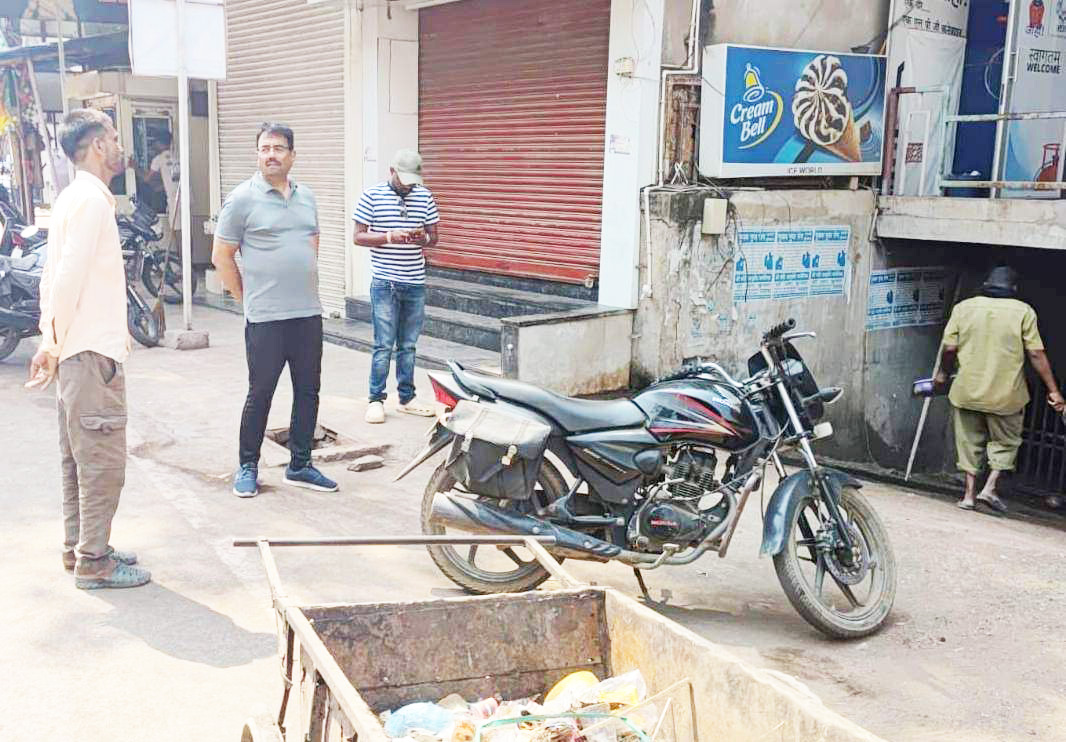 काम्प्लेक्स पार्किंग की कराएं सफाई, दुकानदारों से करें चर्चा काम्प्लेक्स पार्किंग की कराएं सफाई, दुकानदारों से करें चर्चा