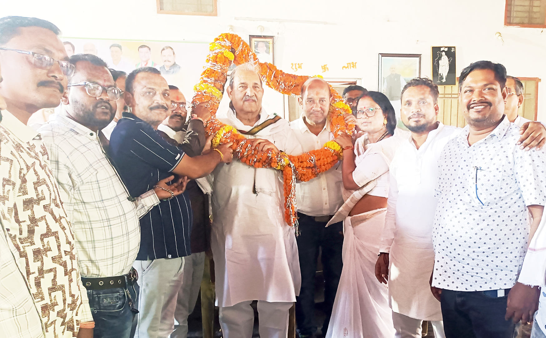 कार्यकर्ताओं की मेहनत से ही जीत मिलती है - धनेंद्र कार्यकर्ताओं की मेहनत से ही जीत मिलती है - धनेंद्र