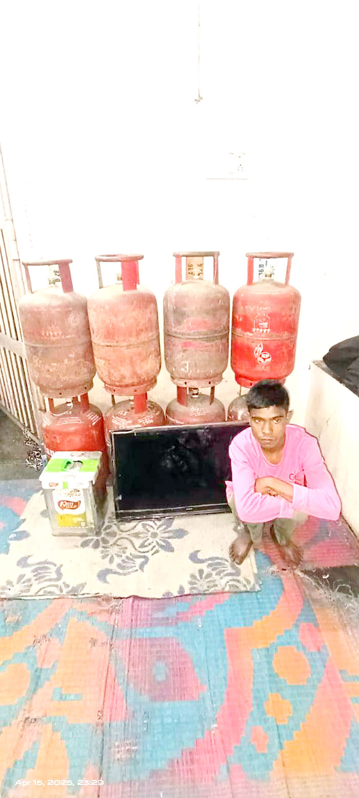 हाफ मर्डर में जेल से छूटने के बाद आधा दर्जन चोरियां की, गिरफ्तार हाफ मर्डर में जेल से छूटने के बाद आधा दर्जन चोरियां की, गिरफ्तार
