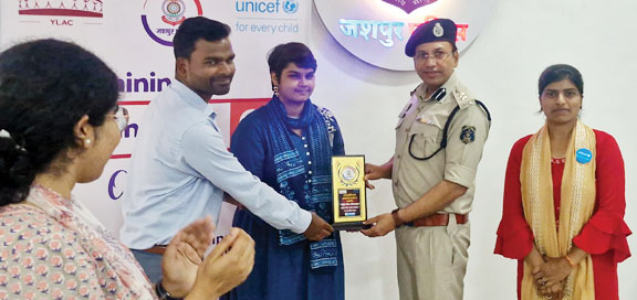 जशपुर पुलिस ने यूनिसेफ के साथ मिलकर तैयार किए सैकड़ों साइबर योद्धा जशपुर पुलिस ने यूनिसेफ के साथ मिलकर तैयार किए सैकड़ों साइबर योद्धा