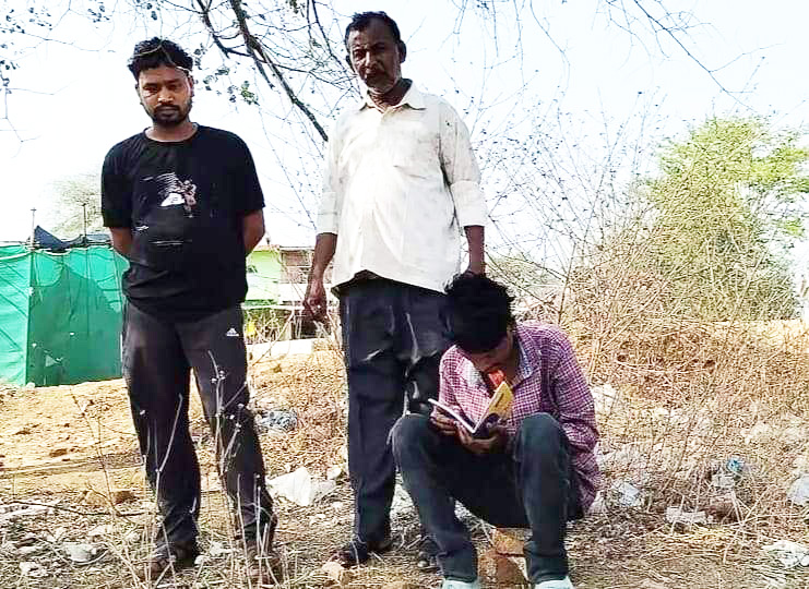 सट्टा-पट्टी के साथ युवक पकड़ाया सट्टा-पट्टी के साथ युवक पकड़ाया