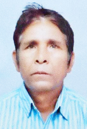 घर के कमरे में मिली अधेड़ की लाश, चाकू से कई वार, जांच शुरू घर के कमरे में मिली अधेड़ की लाश, चाकू से कई वार, जांच शुरू