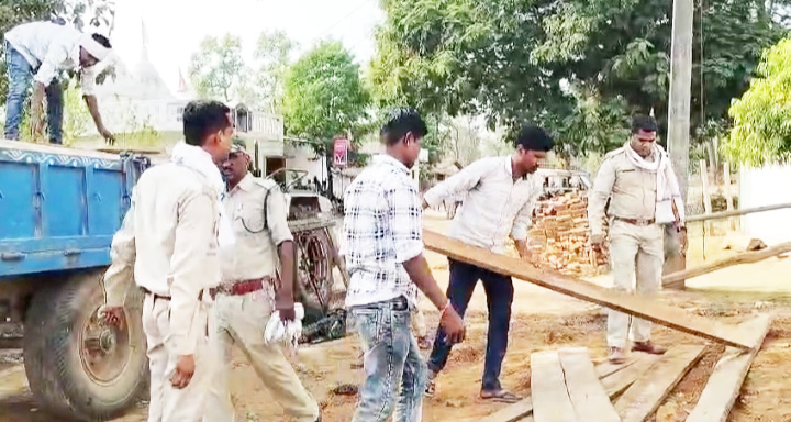 दो लाख के साल-बीजा के चिरान जब्त दो लाख के साल-बीजा के चिरान जब्त