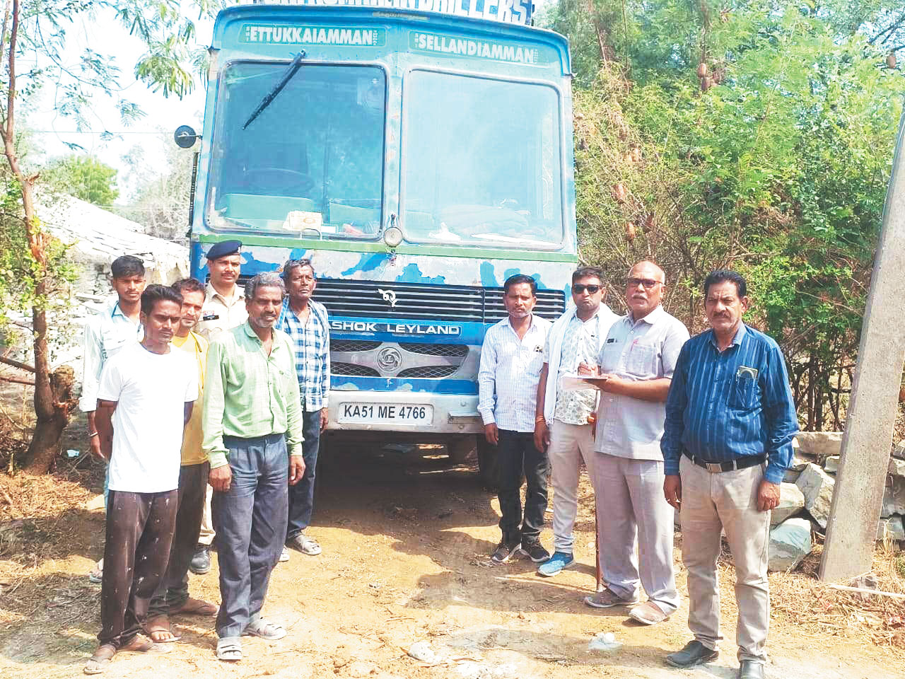 बिना अनुमति बोर खनन, वाहन जब्त