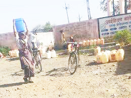 पांच दशकों से निस्तारी व पेयजल की समस्या से जूझ रहे मटिया के ग्रामीण