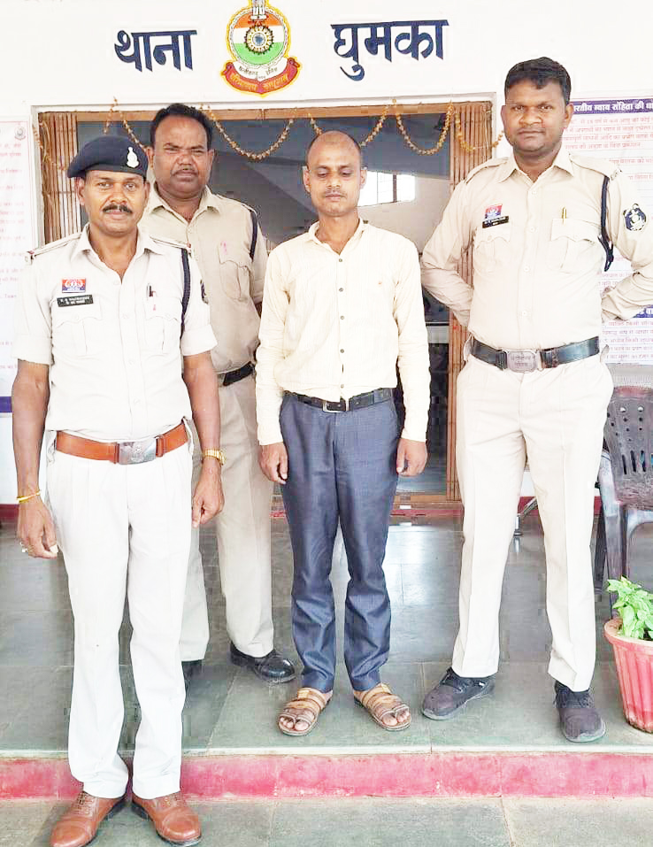 प्रताडि़त से तंग पत्नी ने की खुदकुशी, फरार आरोपी गिरफ्तार प्रताडि़त से तंग पत्नी ने की खुदकुशी, फरार आरोपी गिरफ्तार