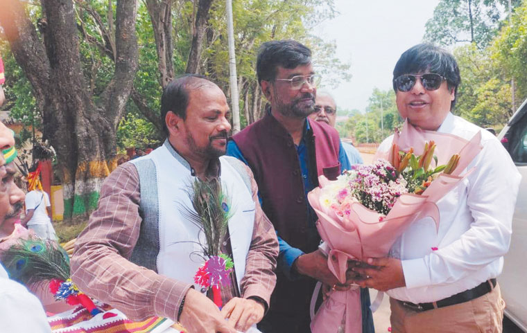 एनएमडीसी के सीएमडी अमिताभ मुखर्जी व निदेशक मंडल के सदस्यों का बचेली आगमन, भव्य स्वागत