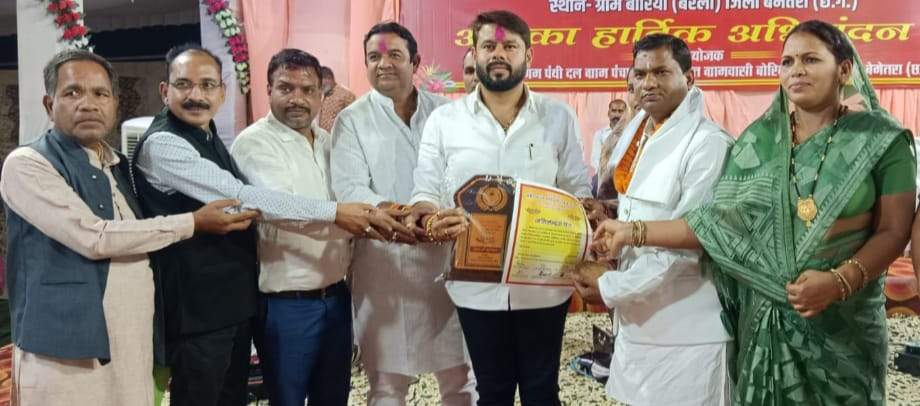 दो दिनी रंग महोत्सव में होनहार कलाकारों का पूर्व विधायक छाबड़ा ने किया सम्मान