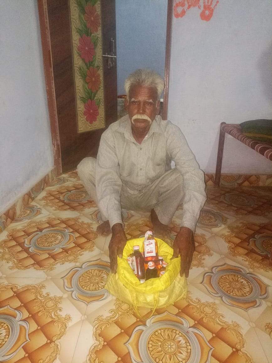 शराब के साथ अधेड़ पकड़ाया शराब के साथ अधेड़ पकड़ाया