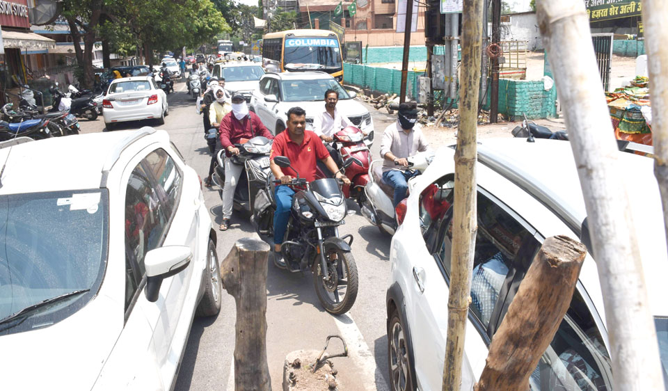 किसी की राजनीति, किसी की परेशानी ... किसी की राजनीति, किसी की परेशानी ...
