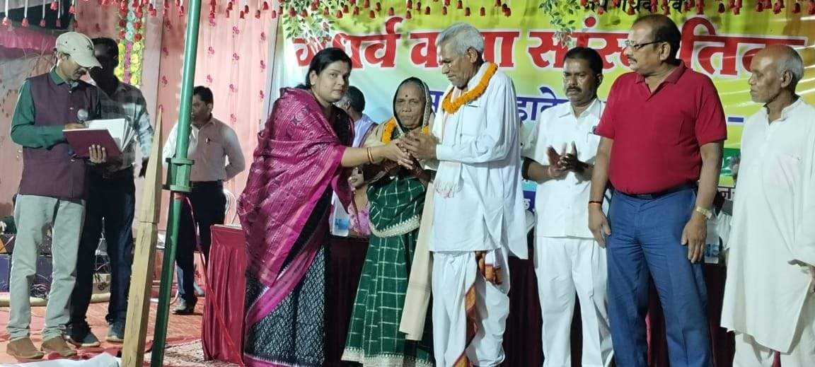 दूल्हादेव महोत्सव पर कवि सम्मेलन दूल्हादेव महोत्सव पर कवि सम्मेलन