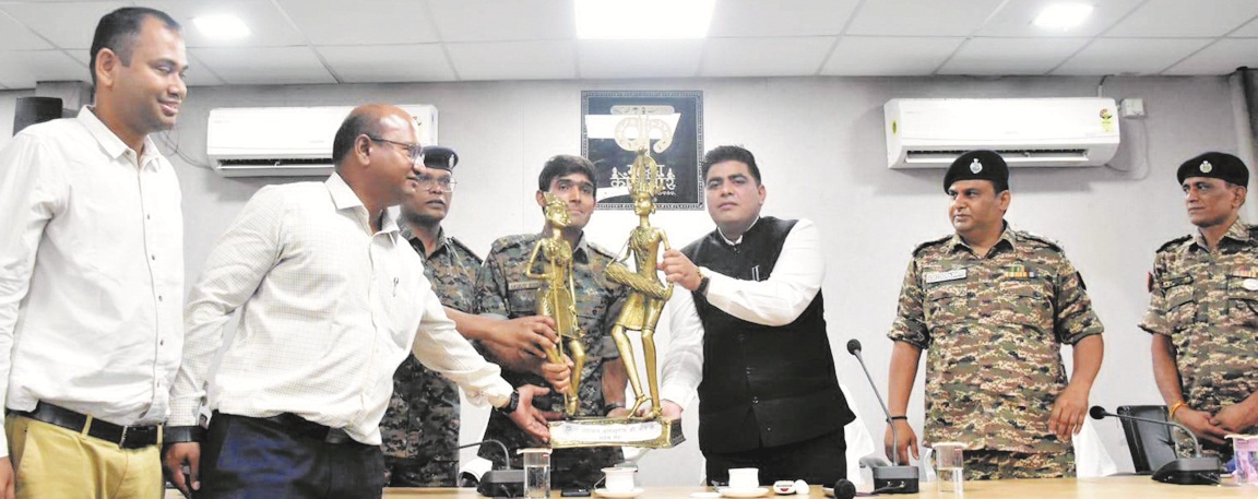 निवर्तमान कलेक्टर कुणाल दुदावत को दी विदाई