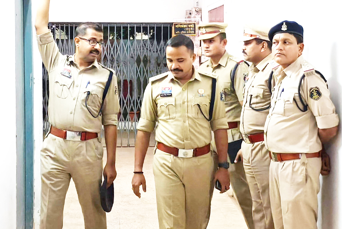 नए एसपी सूरज सिंह ने संभाला पदभार नए एसपी सूरज सिंह ने संभाला पदभार