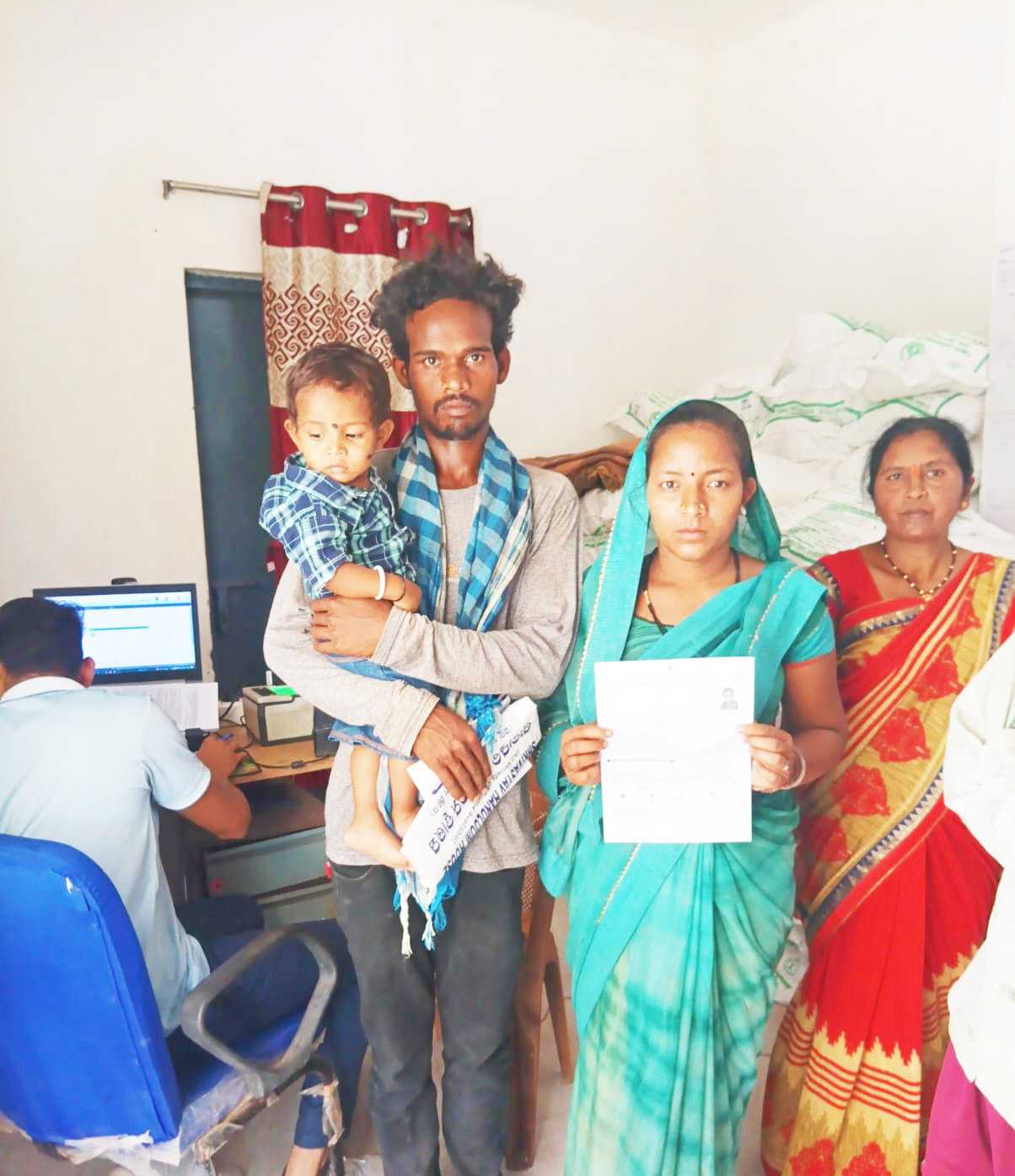 सुशासन तिहार: पहले दिन विशेष शिविर में 104 बच्चों का आधार पंजीयन