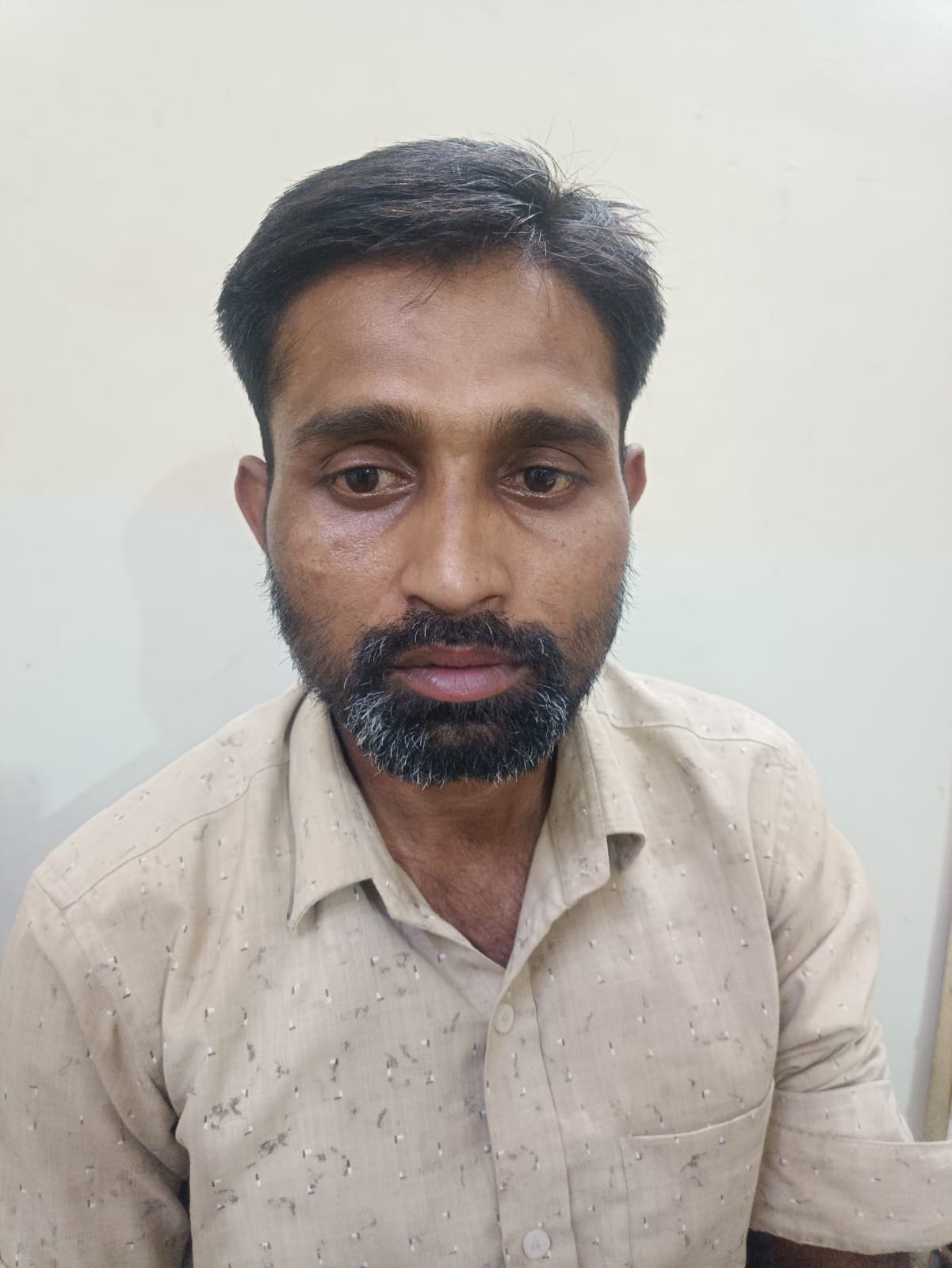पत्नी की हत्या की कोशिश, आरोपी गिरफ्तार पत्नी की हत्या की कोशिश, आरोपी गिरफ्तार