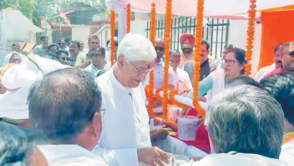 पूर्व डिप्टी सीएम सिंहदेव ने राजीव भवन में सार्वजनिक प्याऊ का किया उद्घाटन पूर्व डिप्टी सीएम सिंहदेव ने राजीव भवन में सार्वजनिक प्याऊ का किया उद्घाटन
