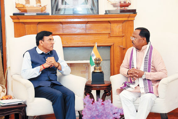 केंद्रीय मंत्री डॉ. मंडाविया से दिल्ली में कैबिनेट मंत्री नेताम ने की मुलाकात केंद्रीय मंत्री डॉ. मंडाविया से दिल्ली में कैबिनेट मंत्री नेताम ने की मुलाकात