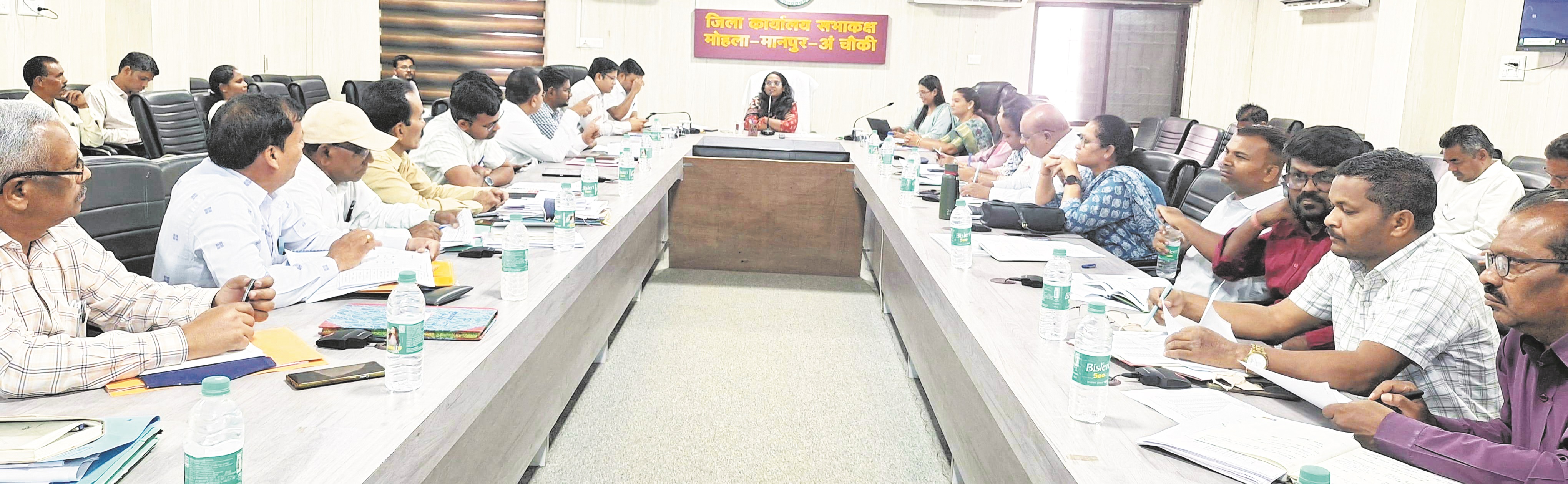 आवेदनों का गंभीरता से करें निराकरण - कलेक्टर आवेदनों का गंभीरता से करें निराकरण - कलेक्टर