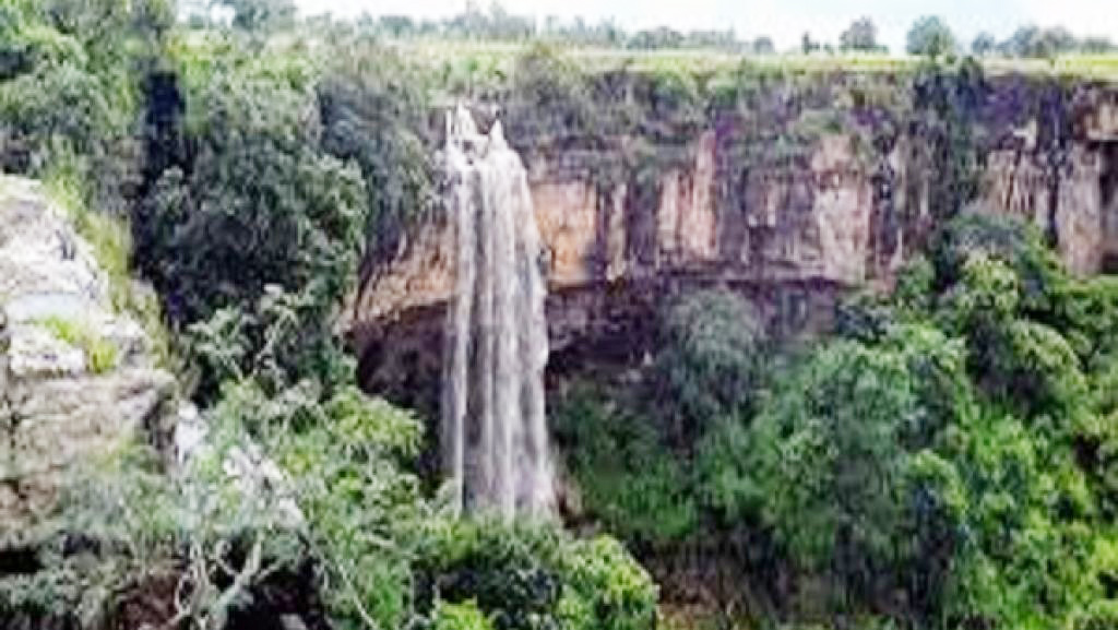 पर्यटन स्थल पर मिली युवक-युवती की लाश पर्यटन स्थल पर मिली युवक-युवती की लाश