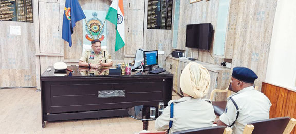 नए एसपी राजेश अग्रवाल ने संभाला पदभार