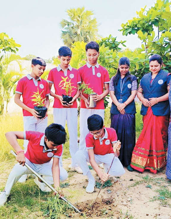 माउंट लीट्रा जी स्कूल में विश्व पृथ्वी दिवस पर पौधरोपण माउंट लीट्रा जी स्कूल में विश्व पृथ्वी दिवस पर पौधरोपण