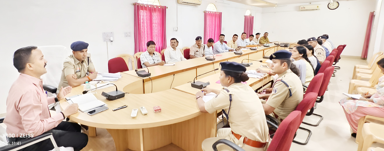 एसपी ने शाखा प्रभारियों को समय पर दफ्तर आने, साफ-सुथरा रहने कहा एसपी ने शाखा प्रभारियों को समय पर दफ्तर आने, साफ-सुथरा रहने कहा