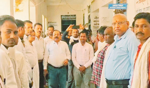 आतंकी हमले के खिलाफ भाजपा का प्रदर्शन आतंकी हमले के खिलाफ भाजपा का प्रदर्शन