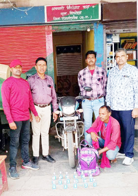 महाराष्ट्र की शराब और दोपहिया जब्त महाराष्ट्र की शराब और दोपहिया जब्त