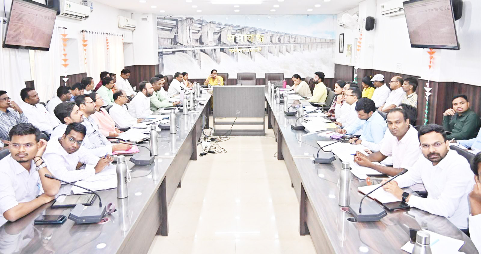 राजस्व संबंधी प्रकरणों के निराकरण में तेजी लाने निर्देश राजस्व संबंधी प्रकरणों के निराकरण में तेजी लाने निर्देश