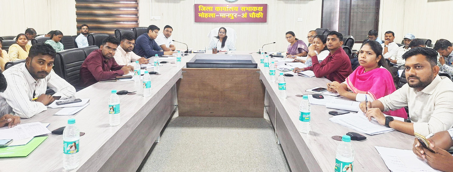 कलेक्टर ने की प्राप्त आवेदनों की समीक्षा कलेक्टर ने की प्राप्त आवेदनों की समीक्षा