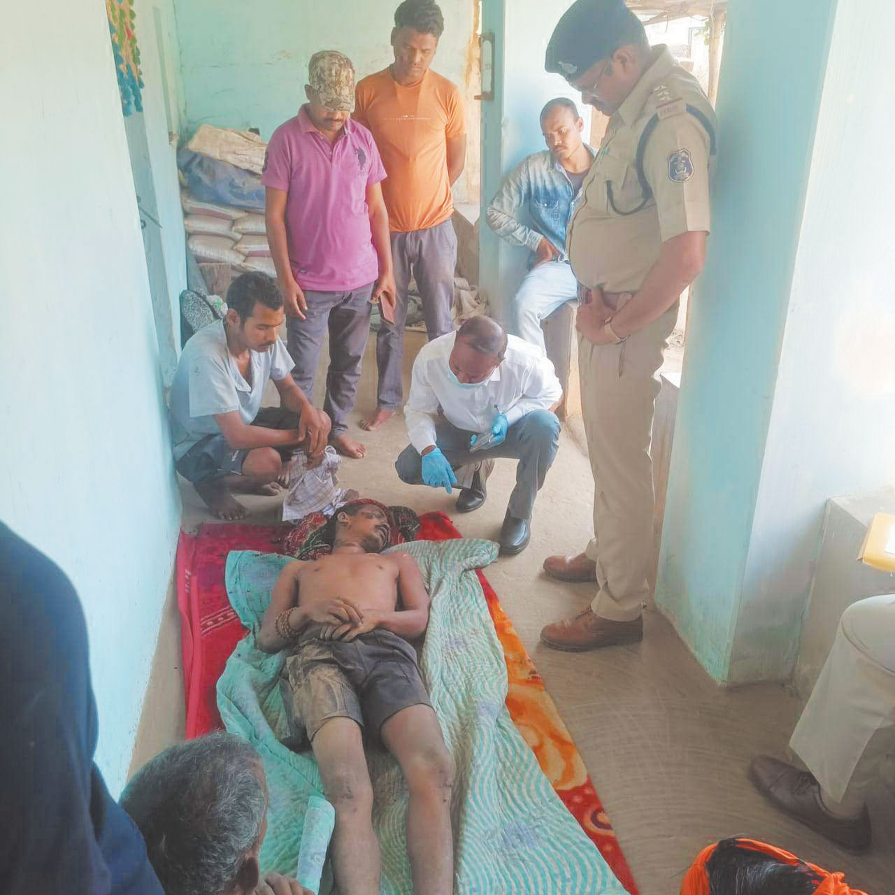 युवक घर में मृत मिला, जांच युवक घर में मृत मिला, जांच