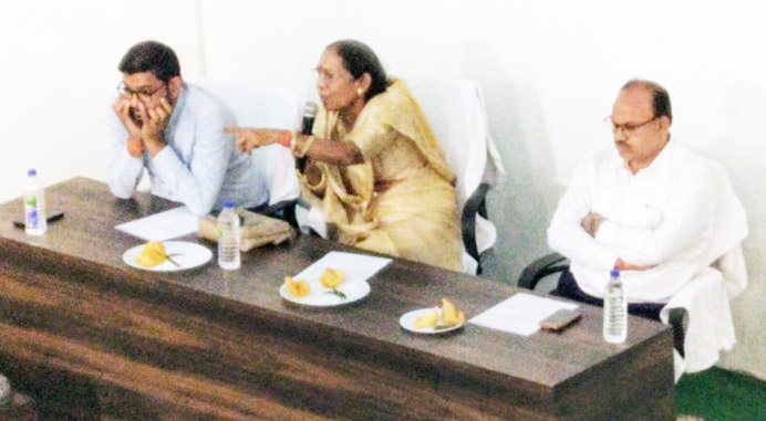 नगरपालिका सामान्य सभा की बैठक में पानी, बिजली और सफाई पर चर्चा, पक्ष-विपक्ष ने उठाए सवाल नगरपालिका सामान्य सभा की बैठक में पानी, बिजली और सफाई पर चर्चा, पक्ष-विपक्ष ने उठाए सवाल