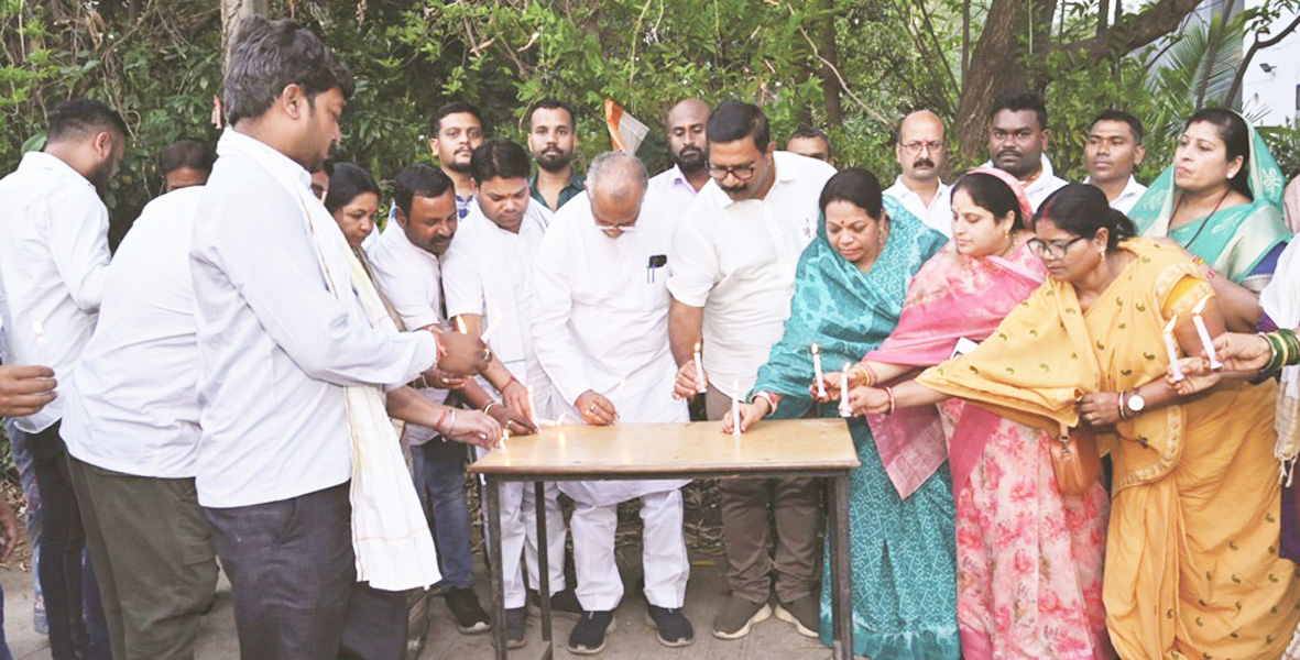 कांग्रेस कार्यकर्ताओं ने श्रद्धांजलि दी कांग्रेस कार्यकर्ताओं ने श्रद्धांजलि दी