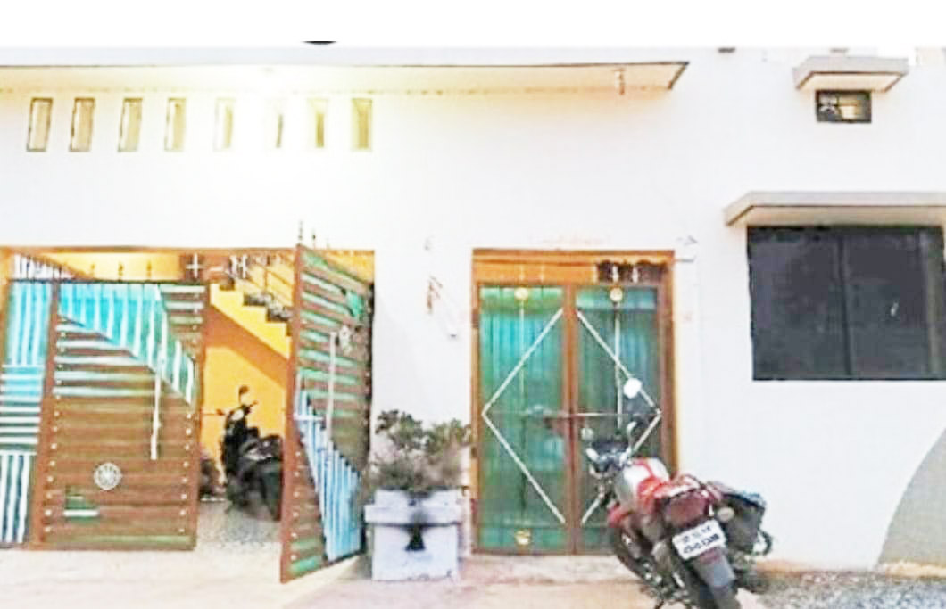 शिक्षक के घर से नगदी व जेवरात समेत 8 लाख की चोरी 