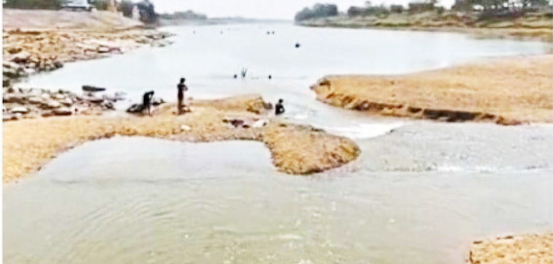 तांदुला का पानी धीमी रफ्तार से पहुंच रहा अमोरा की ओर, एनीकट भरने में लगेगा समय 