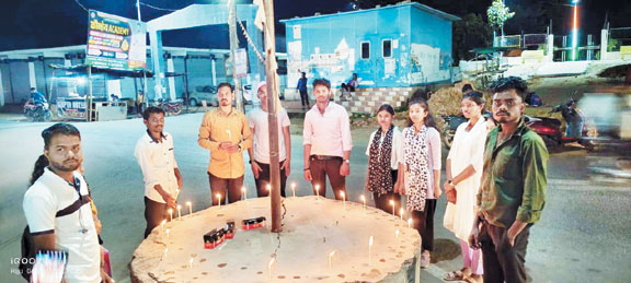 आतंकी हमले की निंदा, कैण्डल मार्च निकाल दी श्रद्धांजलि आतंकी हमले की निंदा, कैण्डल मार्च निकाल दी श्रद्धांजलि