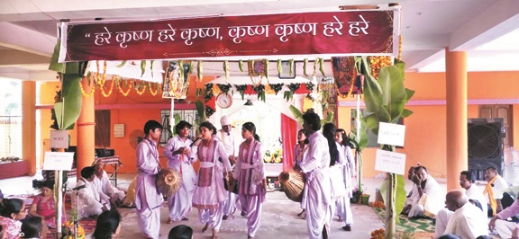 अखंड हरिराम संकीर्तन, उमड़े भक्त अखंड हरिराम संकीर्तन, उमड़े भक्त