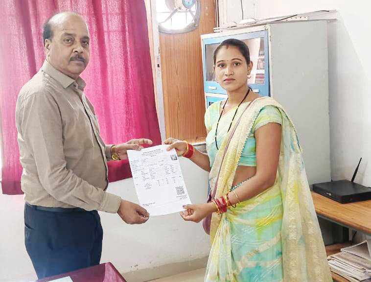 हितग्राहियों का तत्काल बन रहा श्रमिक कार्ड हितग्राहियों का तत्काल बन रहा श्रमिक कार्ड