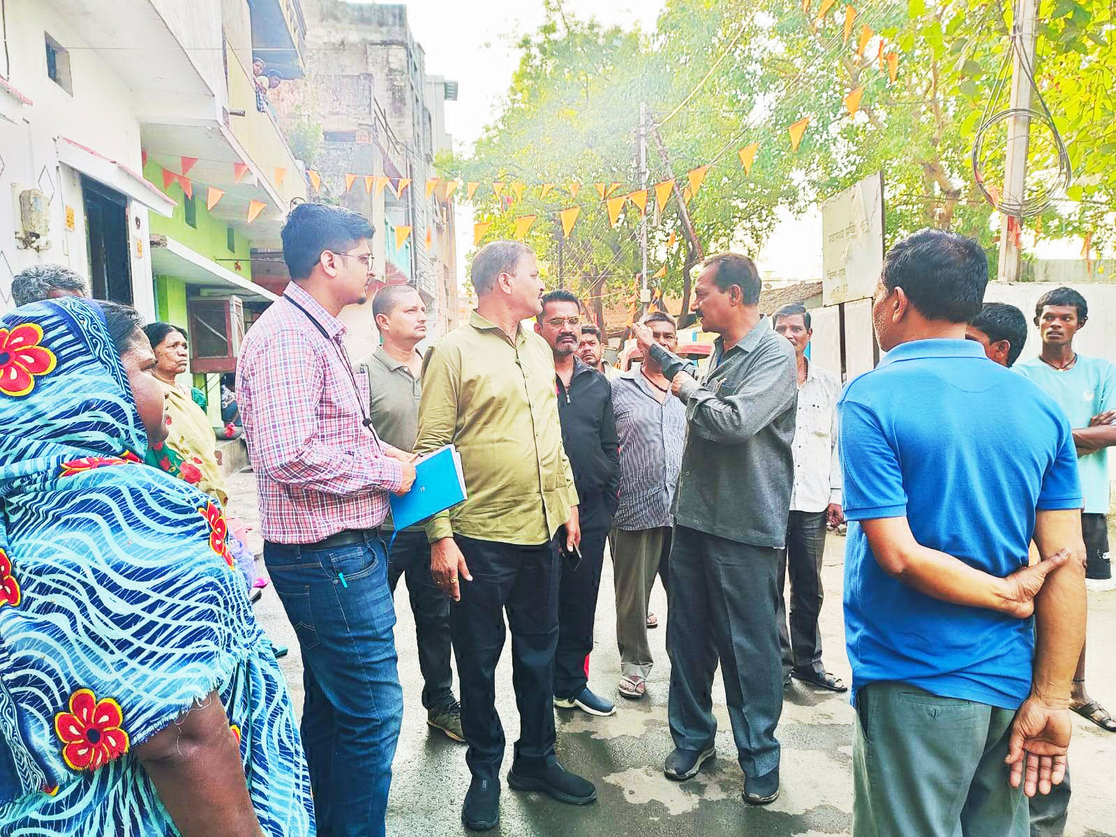 गंदे पानी की शिकायत पर महापौर ने किया निरीक्षण