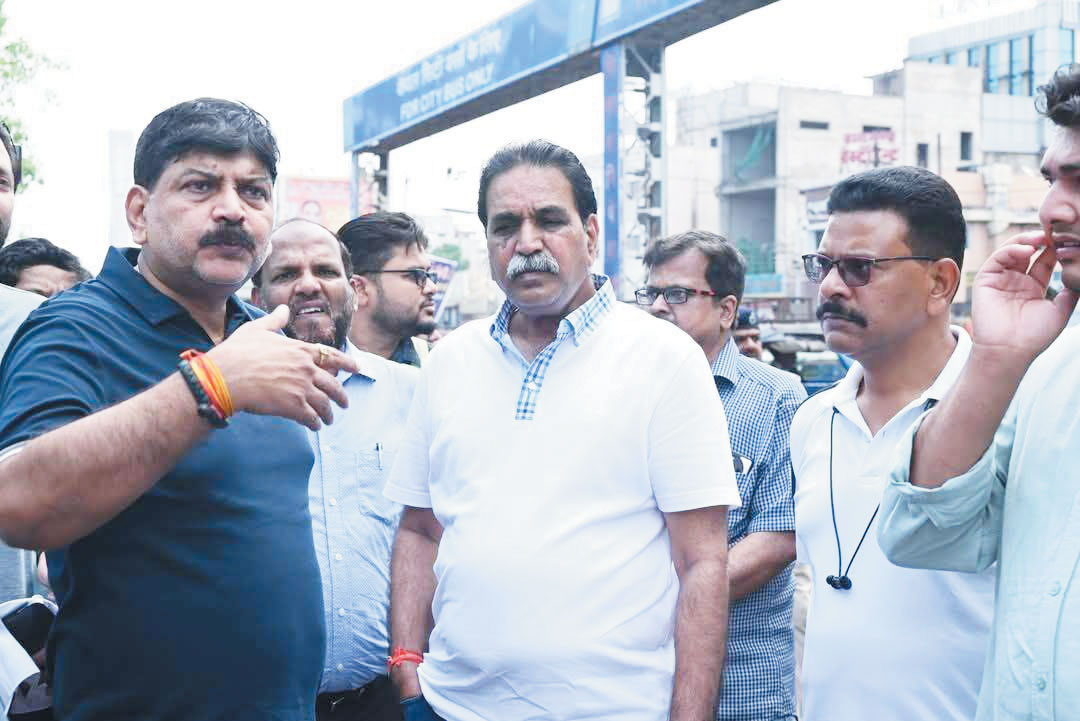 स्टेशन के गुढिय़ारी पार इलाके में रोड कनेक्टिविटी सुधार के लिए मूणत का निरीक्षण स्टेशन के गुढिय़ारी पार इलाके में रोड कनेक्टिविटी सुधार के लिए मूणत का निरीक्षण