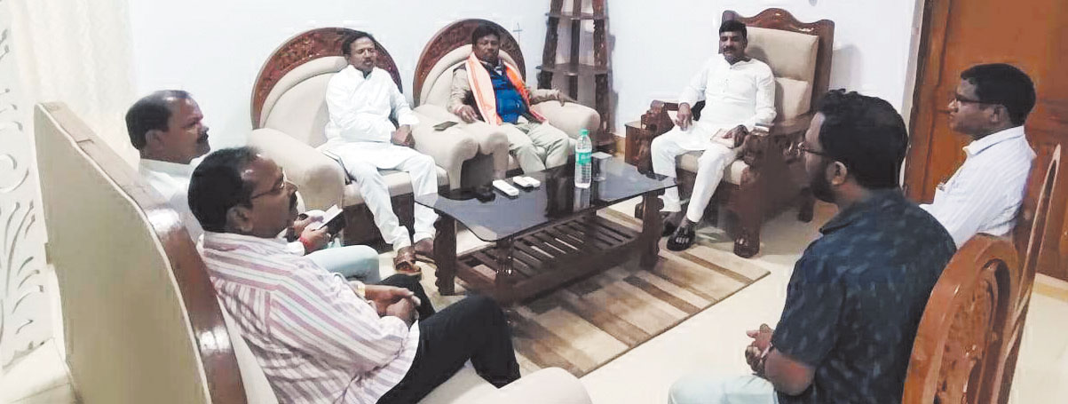 इंद्रावती को मूल प्रवाह में लाने बस्तर सांसद की ओडिशा के सांसद-विधायक संग बैठक इंद्रावती को मूल प्रवाह में लाने बस्तर सांसद की ओडिशा के सांसद-विधायक संग बैठक