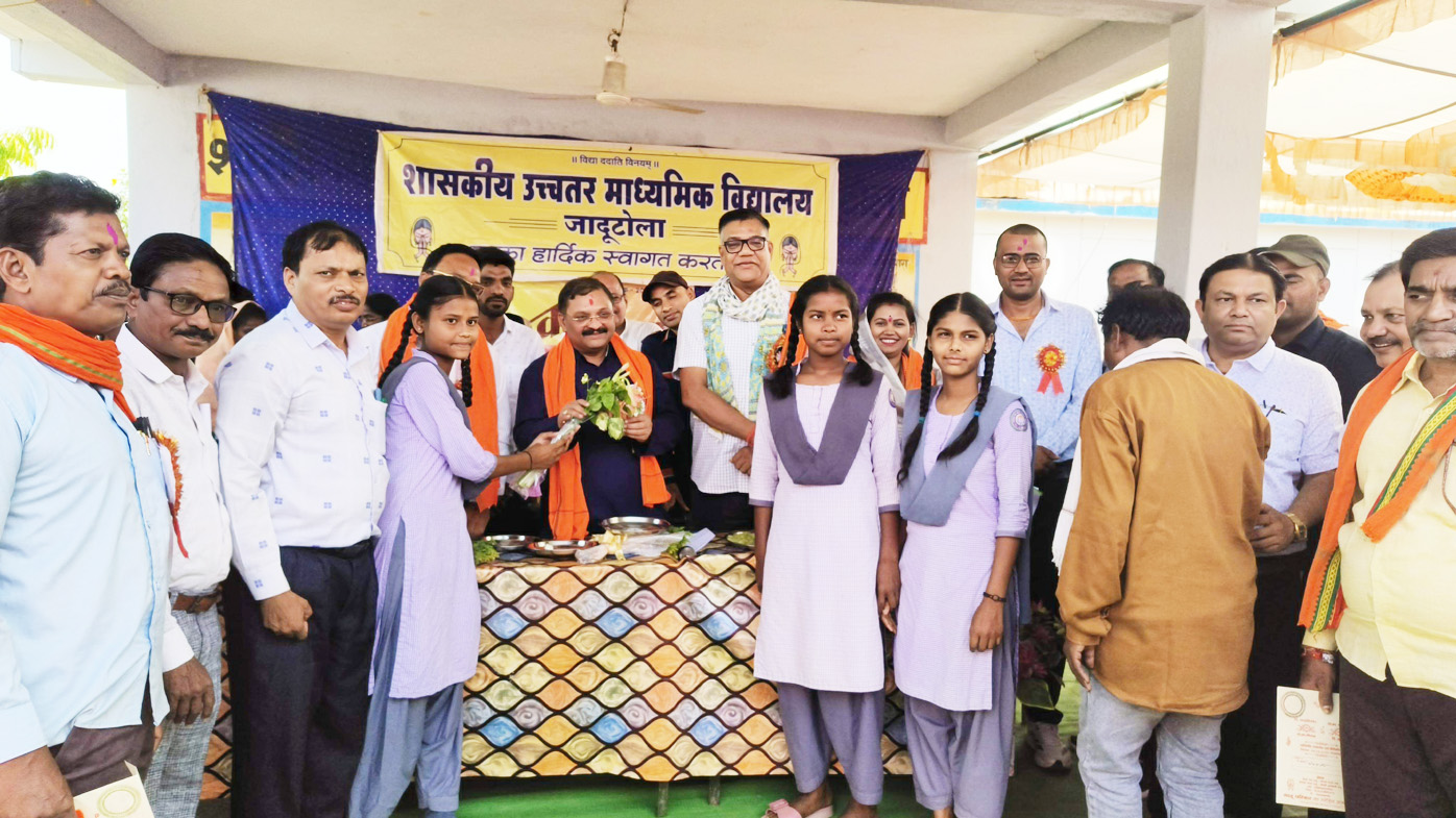 सांसद ने किया स्कूल भवन का भूमिपूजन